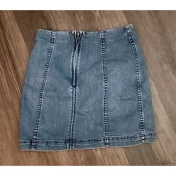 Free People Jean Skirt Size 6 Medium Wash Mini Zipper - Picture 2 of 6